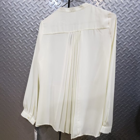 NWT NY Collection iIvory Front Pleated Top (PM) - Picture 2 of 4